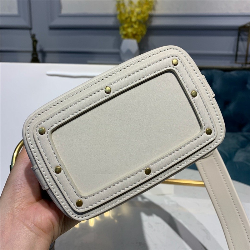chloe roy bucket bag white - Image 9
