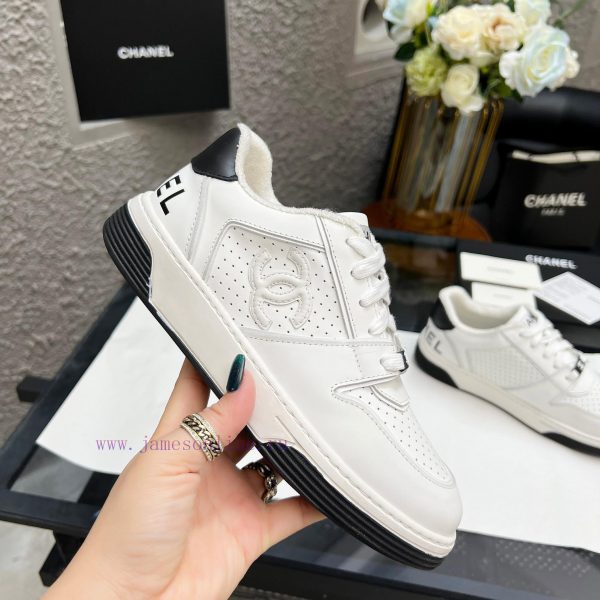 Chanel 2024 Full skin panda color matching white shoes, casual sports shoes, skateboard shoe1bxonhni