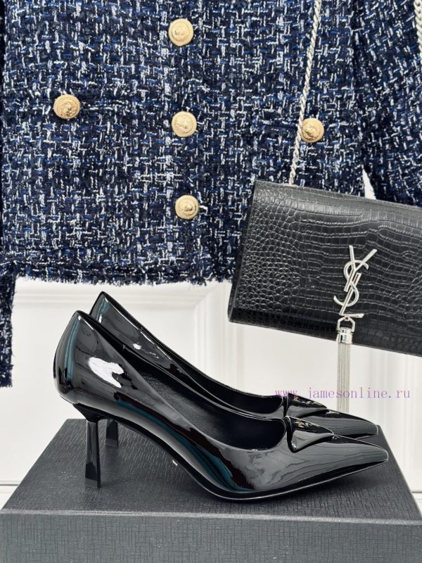 PRADA/PRADA Classic Spring/SummerTriangle logo sandals single shoe seriesThe simple design i2eoig3uq