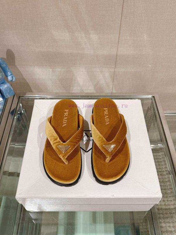 -24Ss new Prada herringbone velvet flip flopsThis sandal features a mixed design that clevernny8hdww