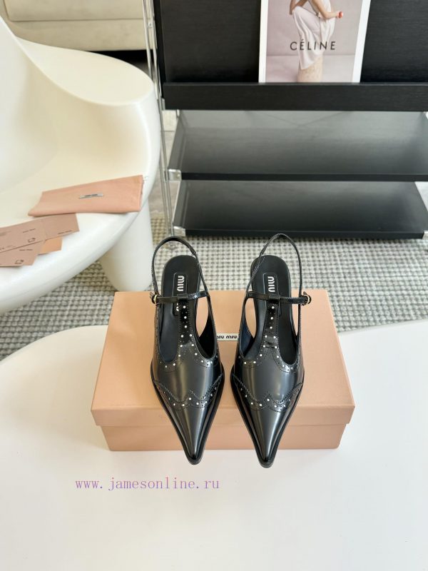 Miumiu 24 new shallow back empty sandalsComfortable and not monotonous, the material is softcx6qdrt5