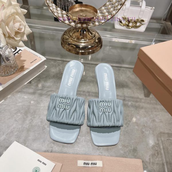 Miu Miu 2024 Spring/Summer New Soft Sheepskin Wrinkled Face Cool Slippers SeriesSweet and samcz7fiam