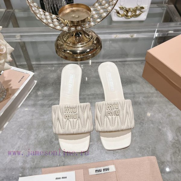 Miu Miu 2024 Spring/Summer New Soft Sheepskin Wrinkled Face Cool Slippers SeriesSweet and sazvnlyiz8