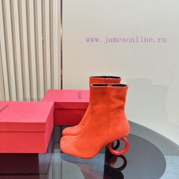 FERRAGAMO square toe fashion bootsUnique sculptural heel with same tone finish, adorned with2cuirsv1