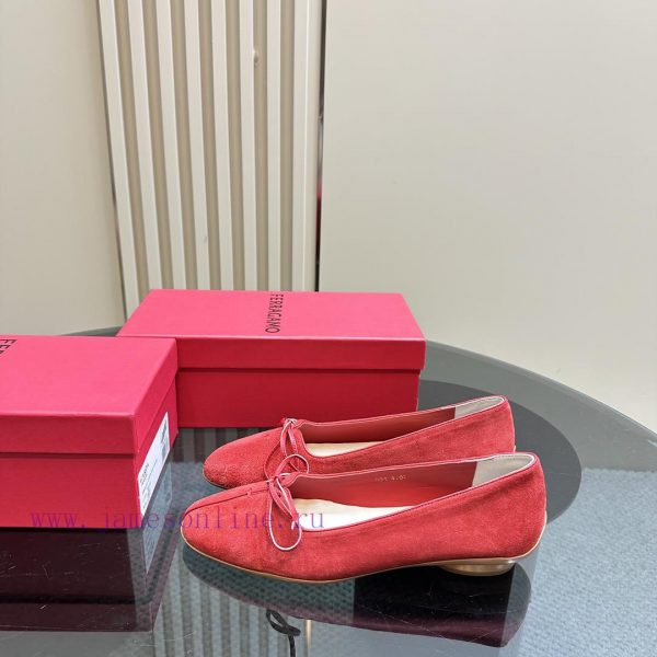 FERRAGAMO 24/ ? Ferragamo Ballet Flat Shoes FAM's high-frequency exposure in this issue, baljiktzn76