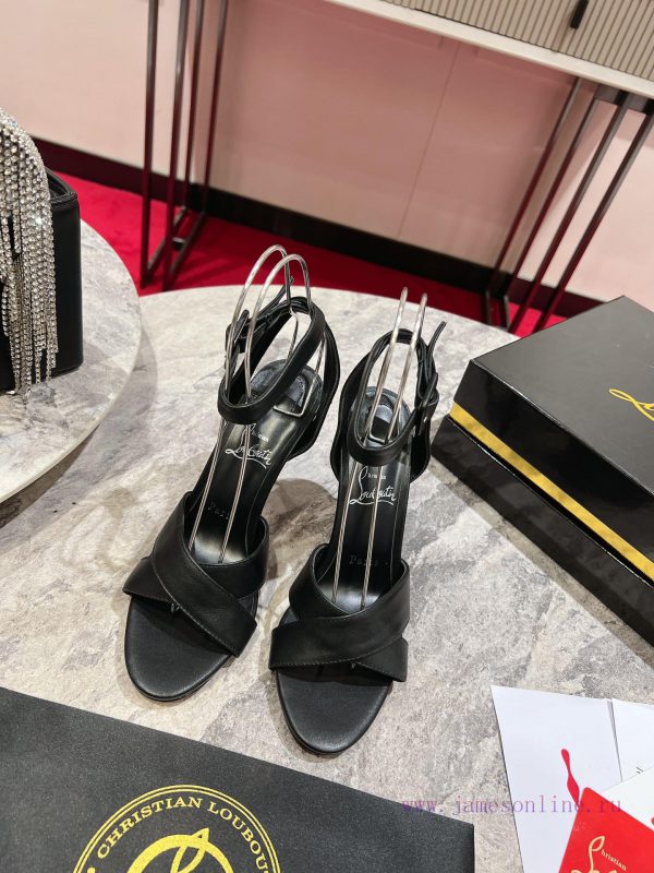 Leather sandals ︎ ️The elegance of Mariza sandals is enhanced by the details of their designebdjgb4q