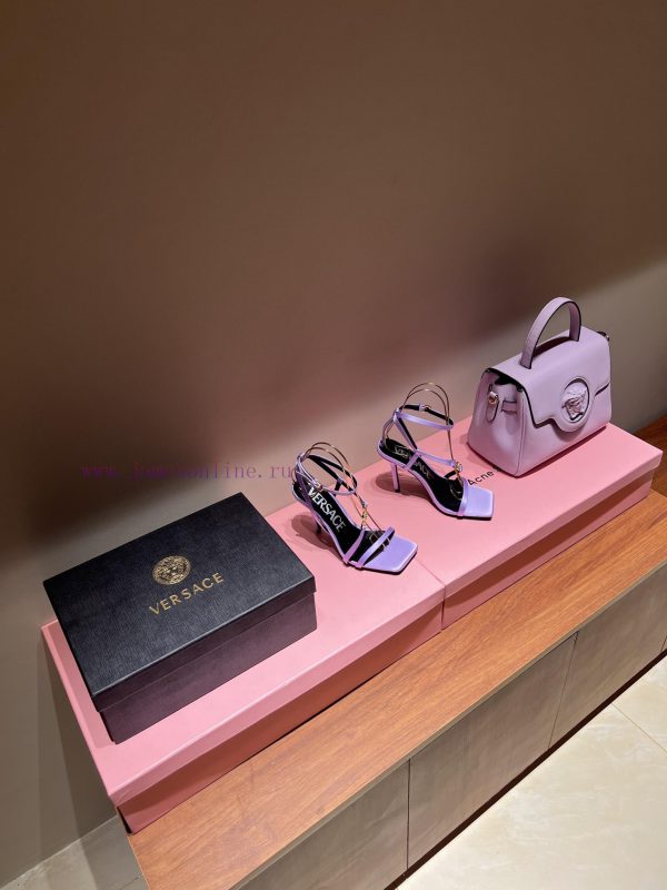 The most2023/fW/Versace: The Perfect Interpretation of Medusa|Very rich Italian style paired3dc6rw85