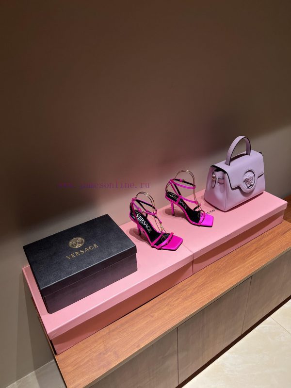 The most2023/fW/Versace: The Perfect Interpretation of Medusa|Very rich Italian style pairedxm4lusdp