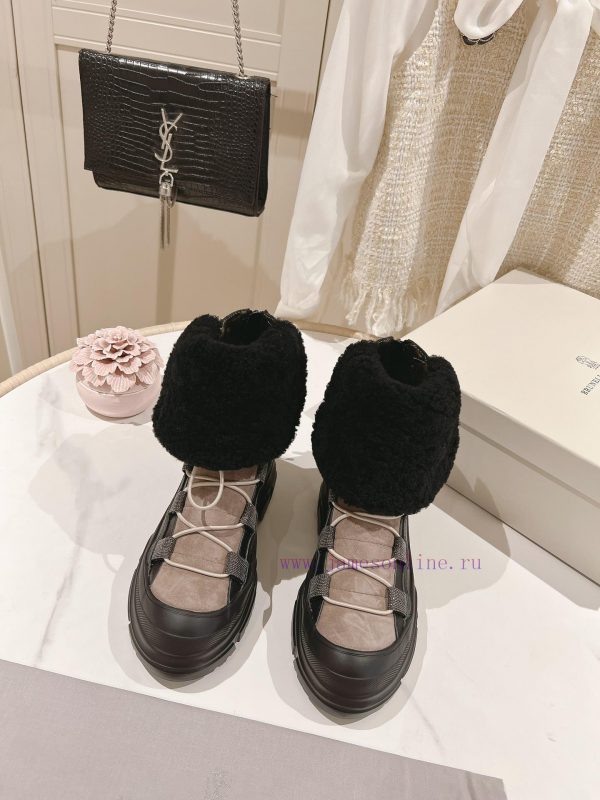 The 2023 Brunello Cucinelli wool short boots from "The Highest Quality in the Market" are inmf1h3cya
