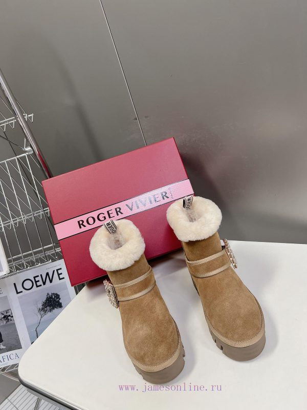 Roger Vivier is the most beautiful snow boots in the market this year. She understands womenjngao8kb