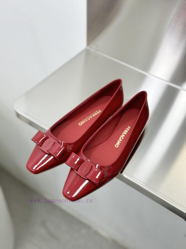 SF salvatore Ferraga * o Ferragamo's new vara patent leather bow small square toe single shojjwzgdp3