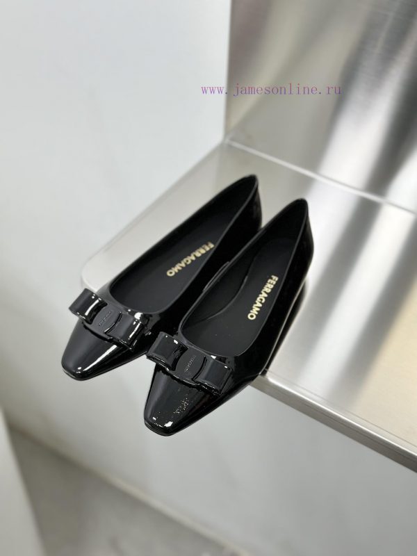 SF salvatore Ferraga * o Ferragamo's new vara patent leather bow small square toe single shokq4righ6