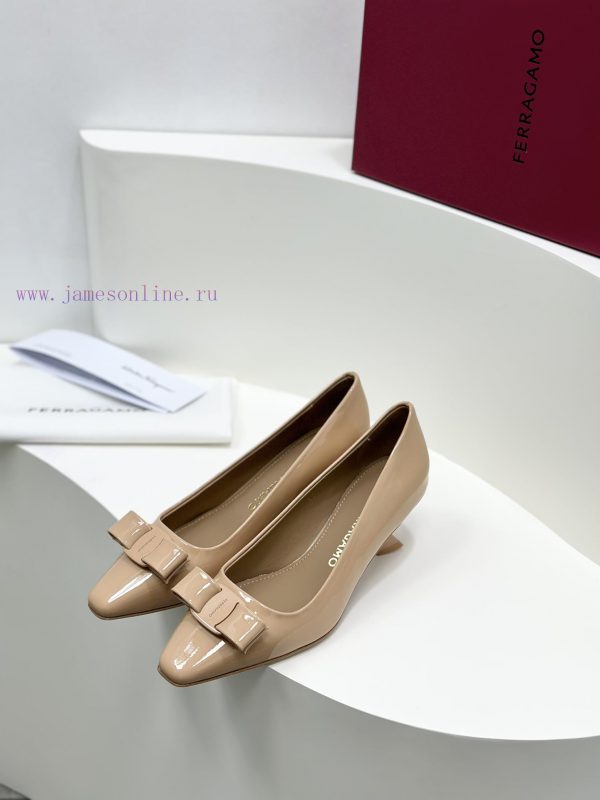 SF salvatore Ferraga * o Ferragamo's new vara patent leather bow small square toe single shoprr0jv03