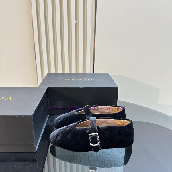 ασπρα δερματινα πεδιλα ψηλα | AlAIA | Classic Retro Mary Jane Shoes From AlAIAFull Of Girlish Style With Both Modern And Retr dkfyw532 | τα πιο καλα παπουτσια μαραθωνιου