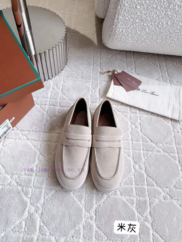 γαλοτσεσ με φωτακια | Loro Piana's Timeless Classic Men's Loafers Are Simple Fashionable And Have A Super Comfortable fkvzk7mt | γυναικείες ψηλές μπότες στοκ
