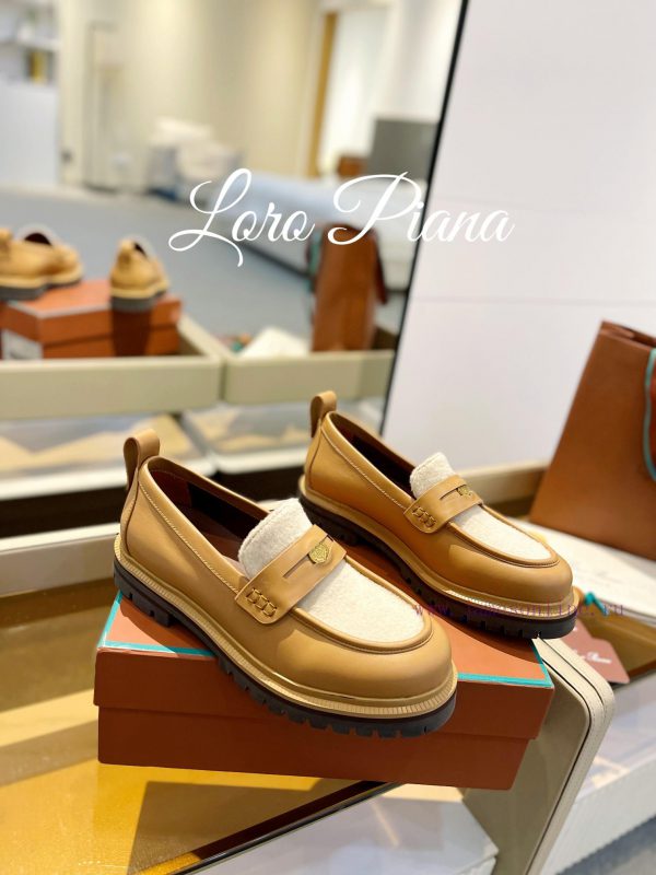 βικυ μποτου | Loro PianaNuoyoupianya𝑳𝒐𝒓𝒐 𝑷𝒊𝒂𝒏𝒂𝟐𝟎𝟐𝟒/𝑺𝑺𝑳𝒐𝒓𝒐𝑷𝒊𝒂𝒏𝒂 Logo Le Fu ShoesThe Loro Piana Family From Tri eoc36jht | κλειδι και τακουνι