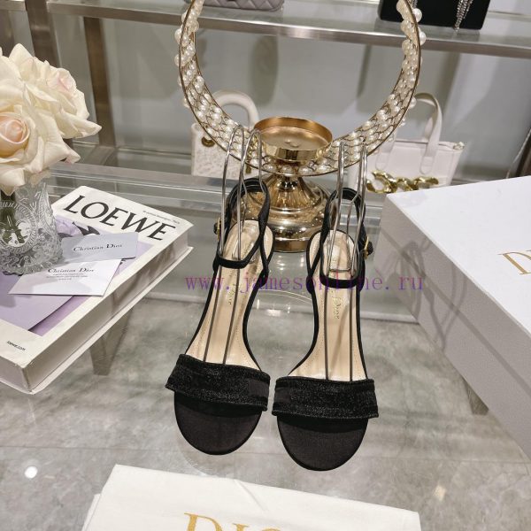 ζεστα γυναικεια μποτακια διπατα | Dior 2024 New Color DWAY Early Spring New One Word Sandals With Three Dimensional Embroidered L vzbvvwbh | ποδοσφαιρικα παπουτσια με καλτσακι