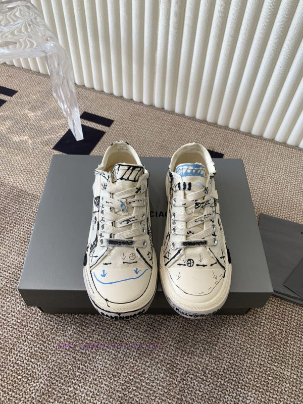 παντοφλες διδυμοτειχο | BALENCIAGA Balenciaga Makes Old Canvas ShoesThe Original Development And Production Of This Par 8xca74vf | παιδικα ποδοσφαιρικα παπουτσια με σχαρα και καλτσακι