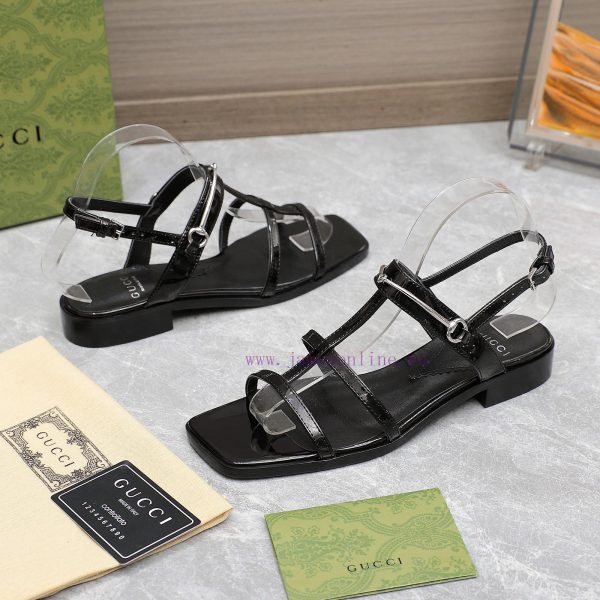 αντρας πασαρελα με τακουνια | GUCCI 2024 Summer New Sandals ️ Three Straps ️ Classic Horse Street Chain BuckleGucci's Latest pivpyinh | καμηλο μποτακι bershka