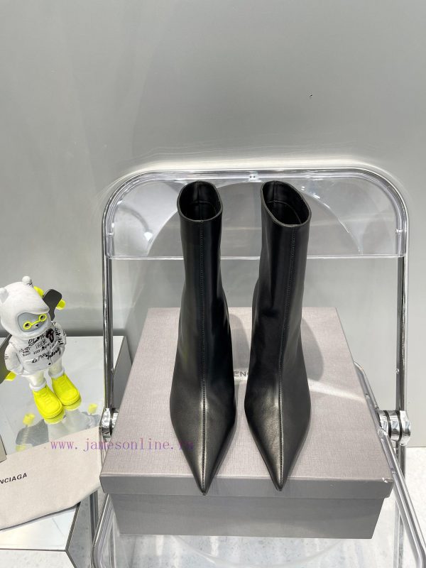 ευρωπαίος με παντόφλες | Long Boots 🫰Short Boots 🫰 450Balenciaga Long Boots Metal Nails LE Cagloe High BootsBalenciaga P iuw574mp | γαλοτσεσ στηθουσ