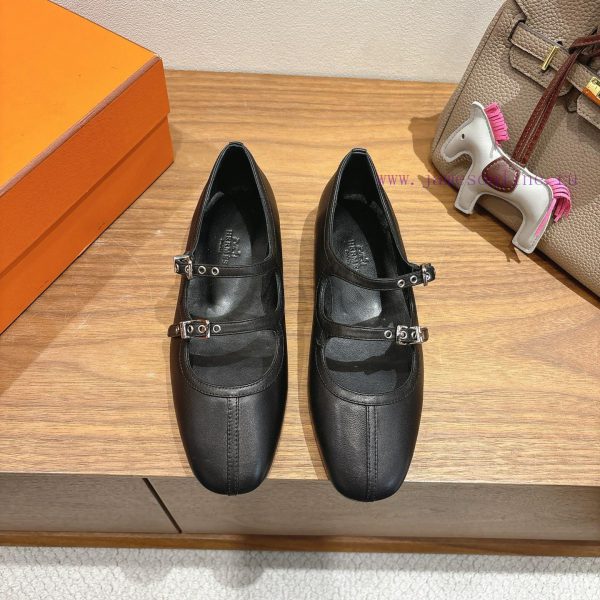 ζαρα μποτες που φοραει η κοπελα στη φωτογραφία 2016 | Hermes... A Eclair 2025 New Colors+Explosive SeriesThe Design Is Super Positive With A Certain 6zh2i90l | ορειβατικα μποτακια τιμεσ