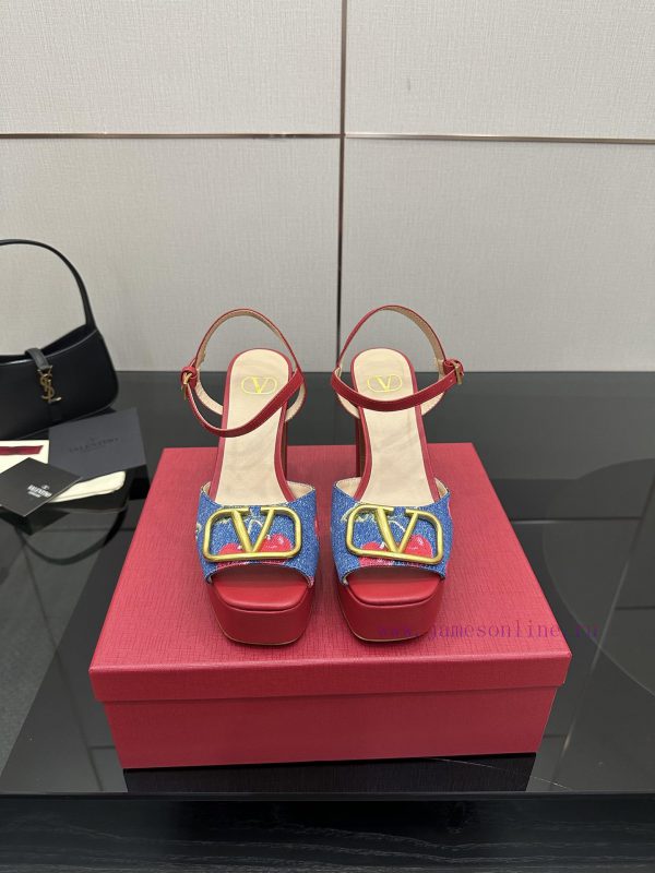 παντοφλες κουνελακι | Valentino | Valentino Classic V-Diamond BuckleHentian High Waterproof Platform High Heel Sandal em30kurv | μπλε παντελονι με τι παπουτσια