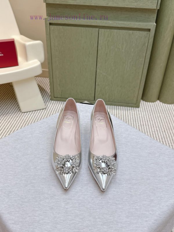 χριστουγεννιατικεσ παντοφλεσ jumbo | Purchasing Grade𝑹𝒐𝒈𝒆𝒓𝑽𝒊𝒗𝒊𝒆² ⁰² 5Jewel Heel Series New Patent Leather Buckle Single Shoes On Sal v9l7xv03 | εσπαντριγιες μαυρες τακουνι 5εκ