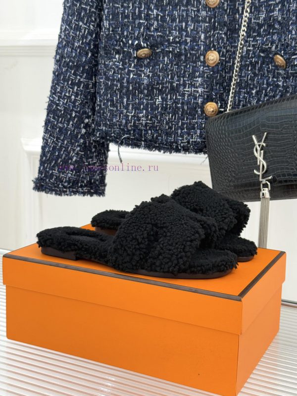 ασπρες μποτες 17493 | Hermes Classic H Hairy SlippersRocket's H Loafer Is A MustClassic Minimalist H-shaped DesignBra nmeini52 | μπικοσ παπουτσια