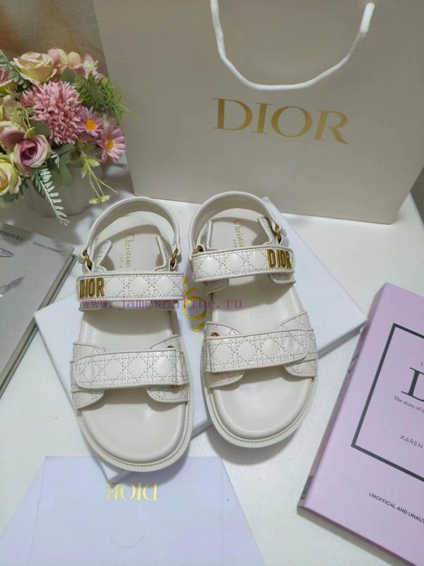 ζουραρις παντόφλα | The Apricot Cowhide Dioract Sandals Are Adorned With A Quilted Effect Rattan Plaid Pattern Styl 19wnh04d | μποτακια αξελ