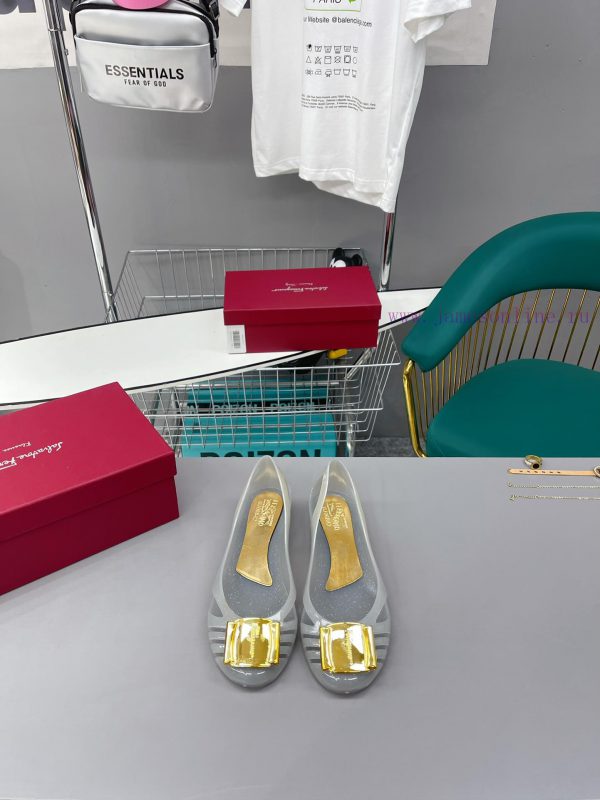 κακοσμία παπουτσιών | Ferragamo's Latest Color Jelly ShoesIn The Hot Summer It's Really Necessary To Have These Jelly drw14dm8 | επωνυμα παπουτσια προσφορεσ
