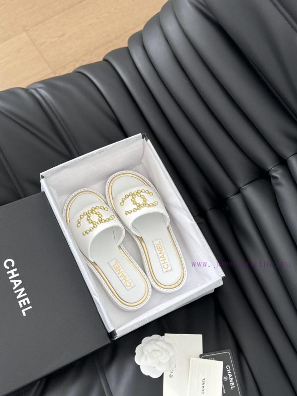 θερμαινόμενες παντόφλες usb | Chanel's New Double C Willow SlippersThis Season's Honey Looks So Good When Dragged On FootThe 2w09ijqp | χειμωνιατικα τακουνια