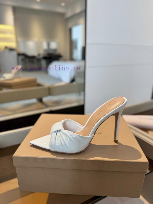 floral με λευκο πεδιλα | Gianvito Rossi2025 𝙨 This High-heeled SlipperThe Minimalist Elle Gianvito Rossi Adheres To Its q3q4t1u3 | παπουτσια γυναικεια vagabond