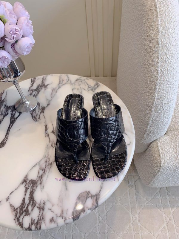 ασημενια πεδιλα μποζικης | Christian Louboutin's New Crocodile Patterned Thick Heel Clip Toe Slippers Are Simple And Versa hc7efrym | boxer παπουτσια skroutz sportej