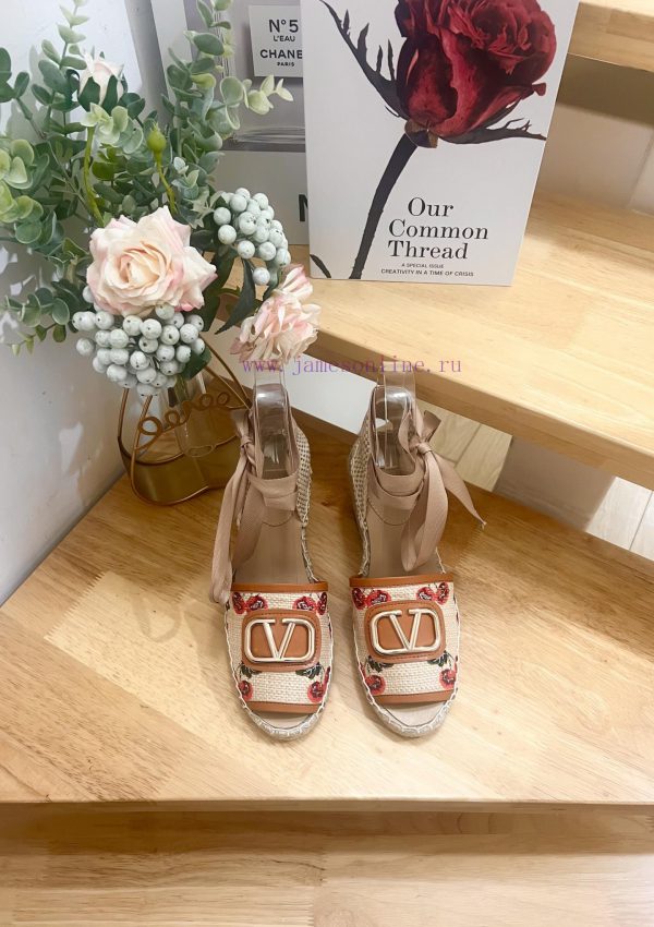 gntm παπουτσια | Valentino Garavani/Valentino Cherry Pattern Jacquard Lafite Grass Mill New Fish Mouth Slope Hee b1em53u6 | απο πια ηλικια.μποτω να βγακω διπλομα για αυτπκονητι