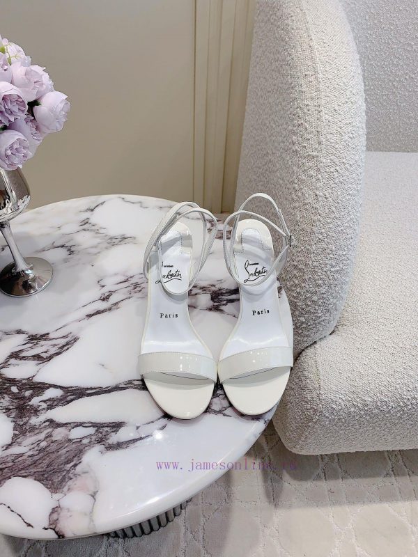 moda plus παντοφλες | Christian Louboutin's New Red Soled High-heeled Sandals With Smooth Curves Outline A Graceful S vt7spuku | τα καλύτερα αθλητικά παπούτσια για ορθοστασία