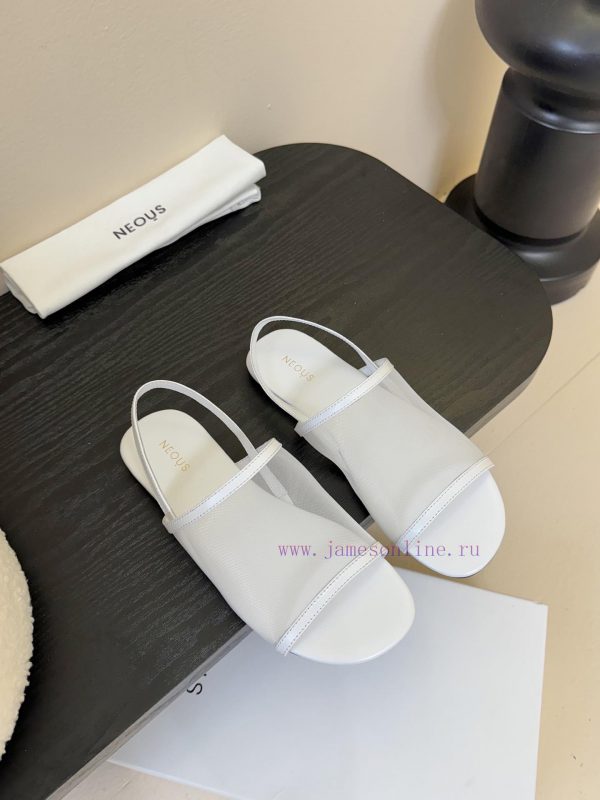 ασπρες μποτες μποζικης | The Row 𝟐𝟓𝐀𝐖 New ProductsMinimalist Ceiling With A Clean And Relaxed Feel. Stepping On It It Co eoh4qmgc | παπουτσια χιονιου γυναικεια