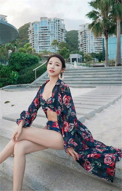 Three-piece vacation swimsuit - Image 9