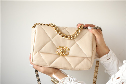 chanel 19 flap bag beige