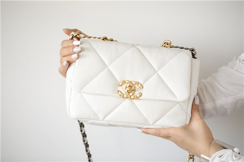 chanel 19 flap bag white
