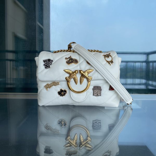PINKO2022 spring and summer new bag badge decoration sheepskin PUFF bird bag swallow bag 1P22NAY7X7 White