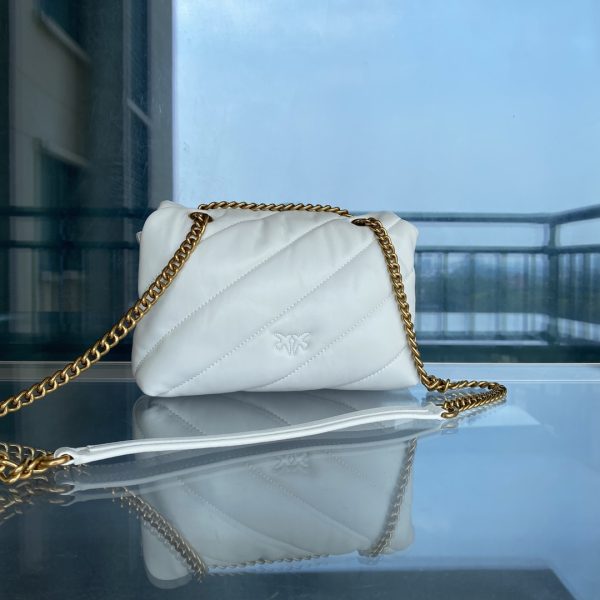 PINKO2022 spring and summer new bag badge decoration sheepskin PUFF bird bag swallow bag 1P22NAY7X7 White - Image 3