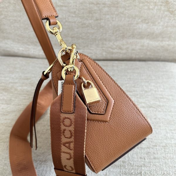 Marc Jacobs Underarm Bag New Lychee Pattern Top Layer Cowhide Single Shoulder Messenger Shoulder Strap Detachable Adjustable Length Dust Bag Brown - Image 5