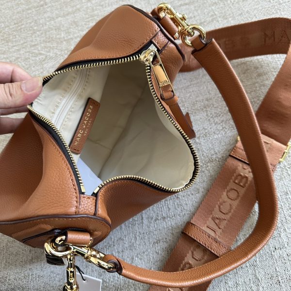 Marc Jacobs Underarm Bag New Lychee Pattern Top Layer Cowhide Single Shoulder Messenger Shoulder Strap Detachable Adjustable Length Dust Bag Brown - Image 8
