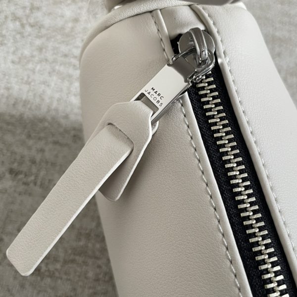 Marc Jacobs Handbag Early Spring 2023 New Nappa Leather Soft And Delicate Dust Bag White - Image 7