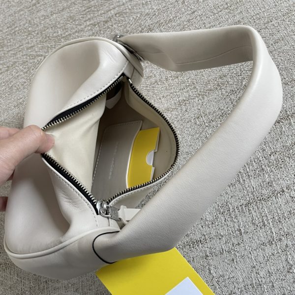 Marc Jacobs Handbag Early Spring 2023 New Nappa Leather Soft And Delicate Dust Bag White - Image 8