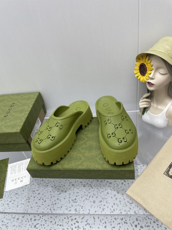 Gucci GG Slides perforated carved shoes green - Image 3