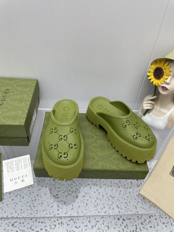 Gucci GG Slides perforated carved shoes green - Image 4