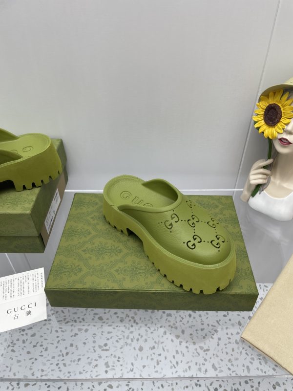 Gucci GG Slides perforated carved shoes green - Image 7