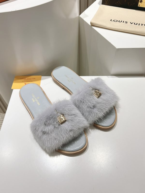 Classic Louis Vuitton lock all-leather mink fur flat open-toe sandals D
