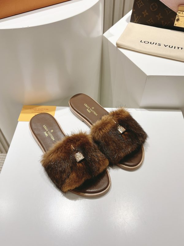 Classic Louis Vuitton lock all-leather mink fur flat open-toe sandals F